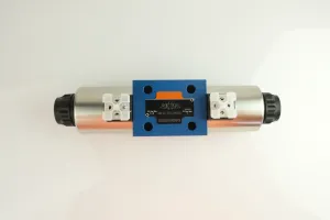 Купити Электромагнитный распределитель 4-х линейный ДУ10 4WE10J-3XCG24N9Z5L Oleodinamica Mozioni, фото 1
