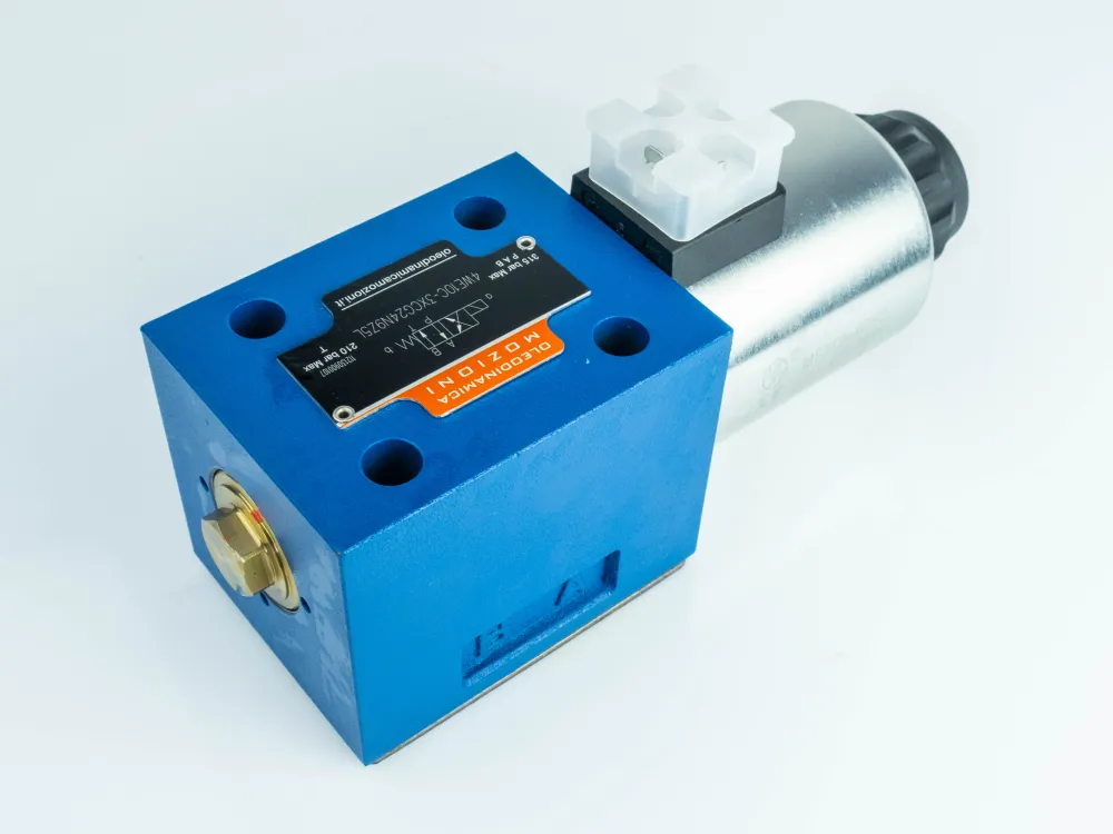Купити Електромагнітний розподільник 4-х лінійний ДУ10 4WE10C-3XCG24N9Z5L Oleodinamica Mozioni, фото 1
