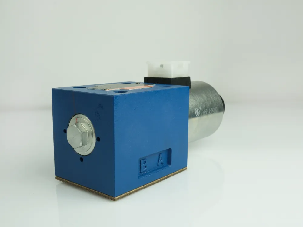 Купити Електромагнітний розподільник 4-х лінійний ДУ10 4WE10GA-3XCG24N9Z5L Oleodinamica Mozioni , фото 3