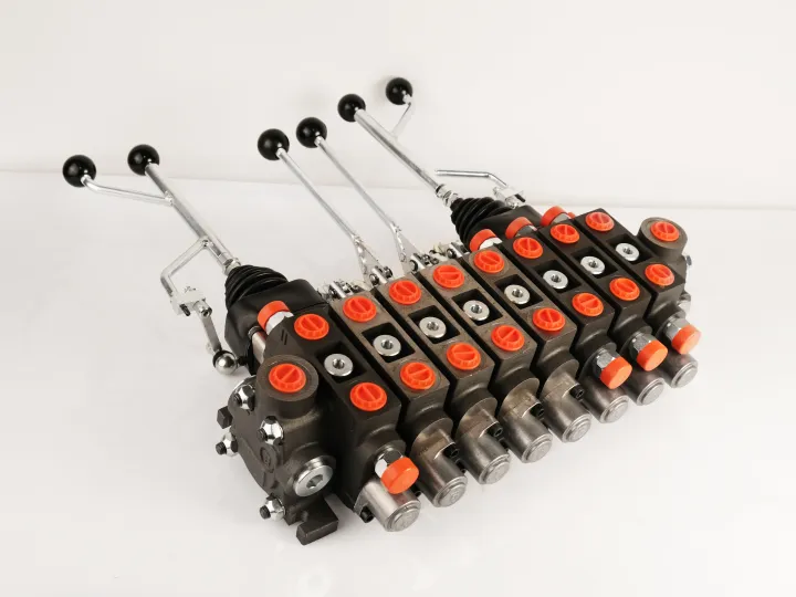 Купити Гідророзподілювач B8ZC70 with manual control 3-axis joystick Badestnost, фото 1