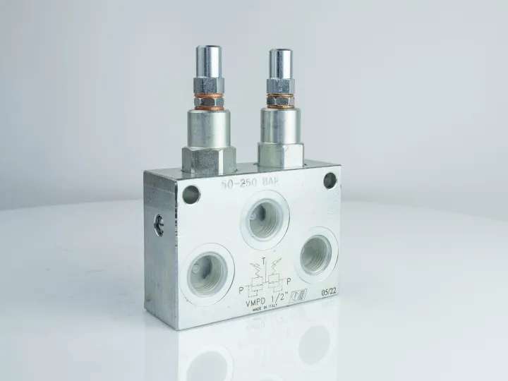 Купити Клапан предохранительный 2-х линейный трубного монтажа VMPD 1/2" 50-250 BAR Oleodinamica Marchesini, фото 1