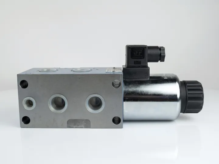Купити Гидрораспределитель 6/2UREM10-12/A-1G1-Y-G12NZ4 Ponar, фото 1